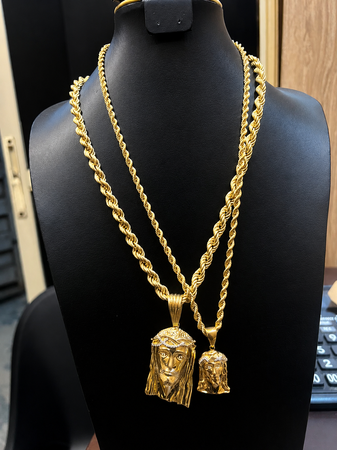 Twist-Designed Necklace And JESUS Pendant 