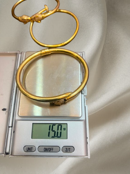 Fancy Glistening 18k Gold Nail